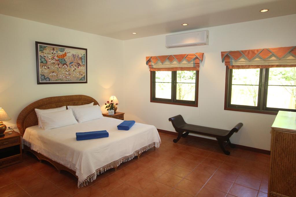 Villa Pimlada Nai Harn Екстериор снимка