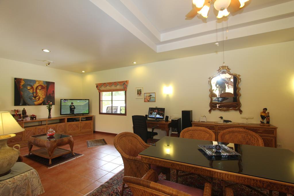 Villa Pimlada Nai Harn Екстериор снимка