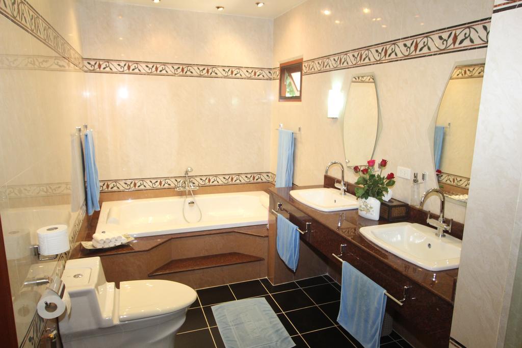 Villa Pimlada Nai Harn Екстериор снимка