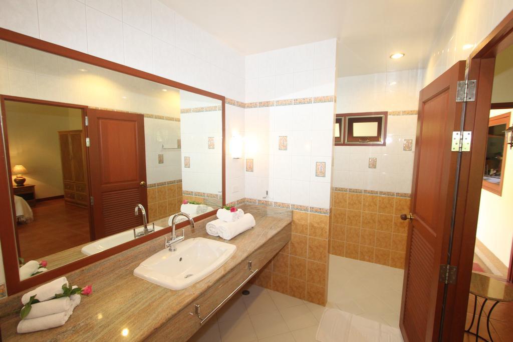 Villa Pimlada Nai Harn Екстериор снимка